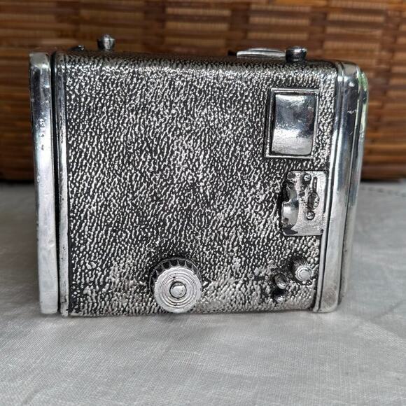 Vintage W. E. Smithe Hinged Black Velvet Lined Silver Toned Camera Trinket Box - Picture 3 of 14